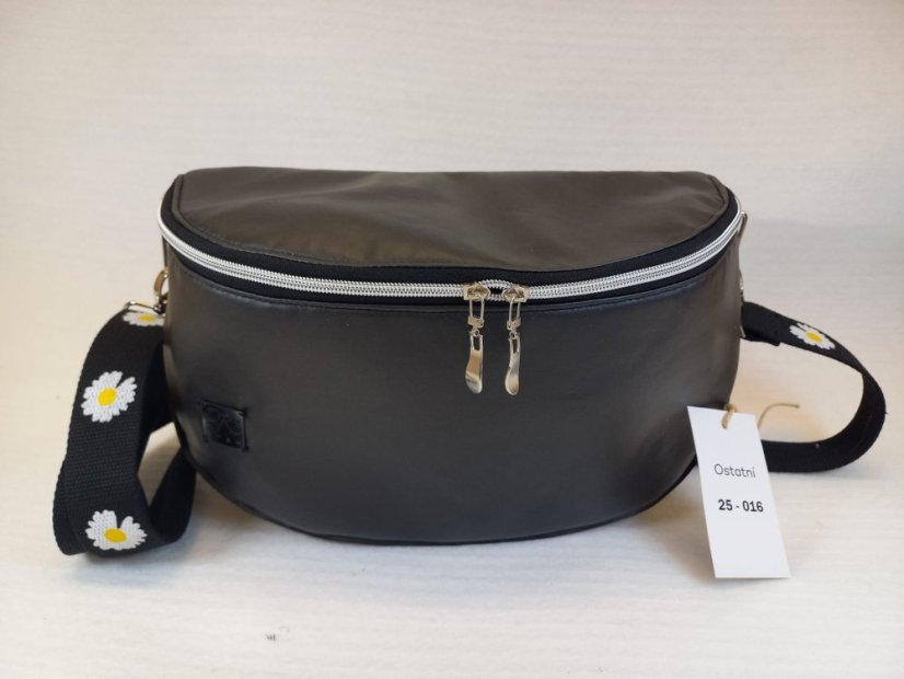 Kabelka "Daisy Black" – svěží detail v elegantním provedení