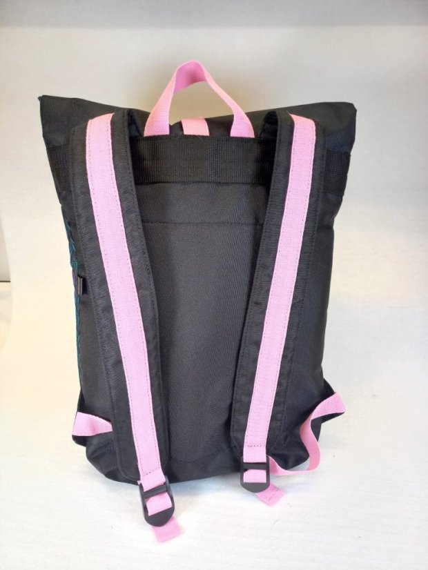 Batůžek "Colorful Braids" – stylový batoh s barevným vzorem