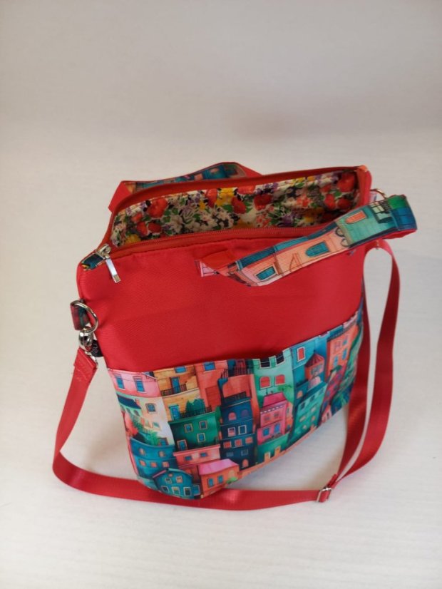 Kabelka "Colorful Town" – hravá energie městských uliček