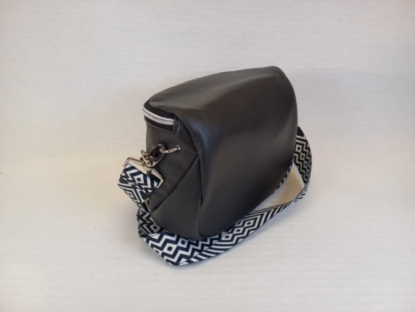 Kabelka "Midnight Pearl" – moderní elegance s perlami