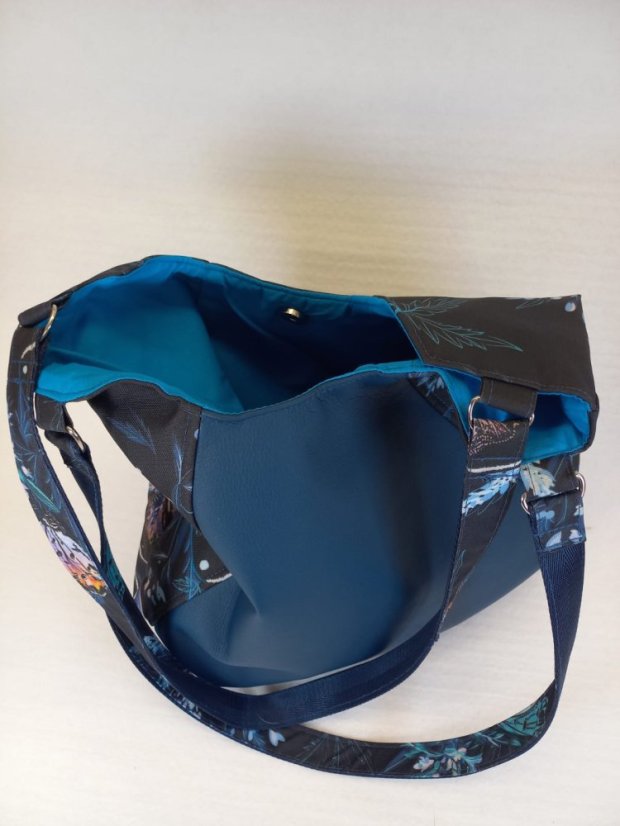 Kabelka "Midnight Bloom" – elegance noci v jedinečném provedení