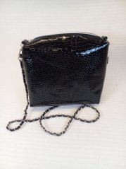 Kabelka "Glossy Elegance" – lesk a styl v každém detailu