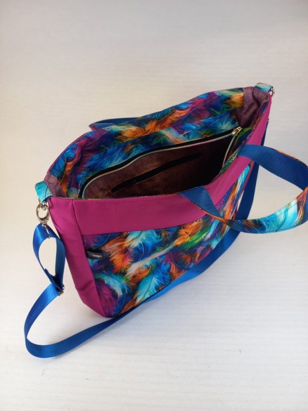 Kabelka "Berry Feathers" – barevná energie a styl v každém detailu