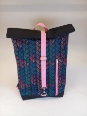 Batůžek "Colorful Braids" – stylový batoh s barevným vzorem