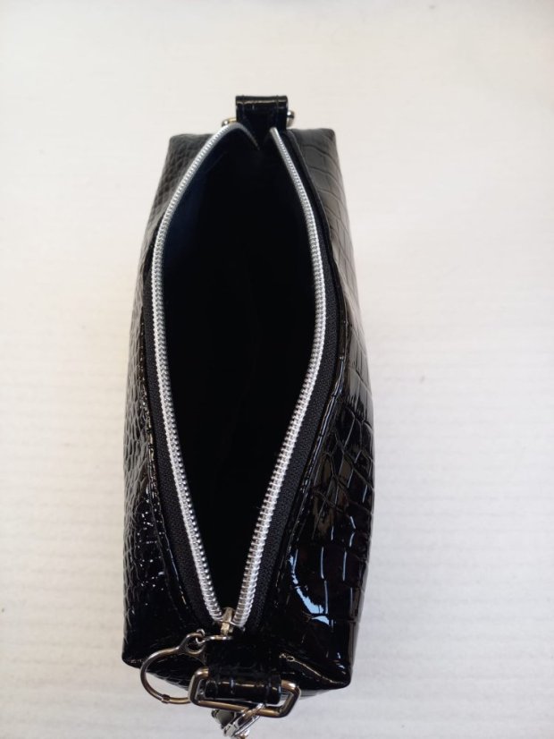 Kabelka "Glossy Elegance" – lesk a styl v každém detailu