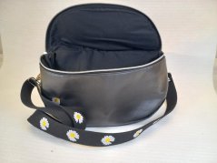 Kabelka "Daisy Black" – svěží detail v elegantním provedení