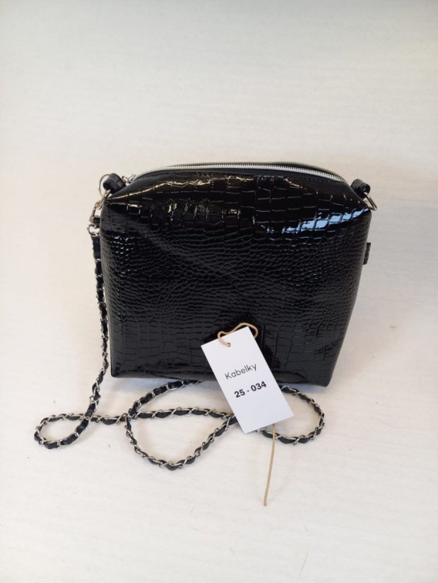 Kabelka "Glossy Elegance" – lesk a styl v každém detailu