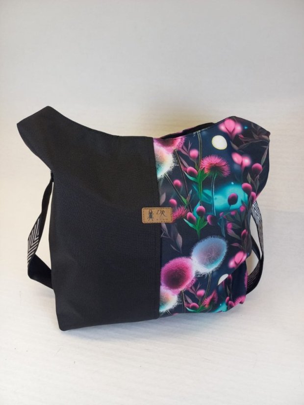 Kabelka "Night Flowers" – elegance a originalita v jednom