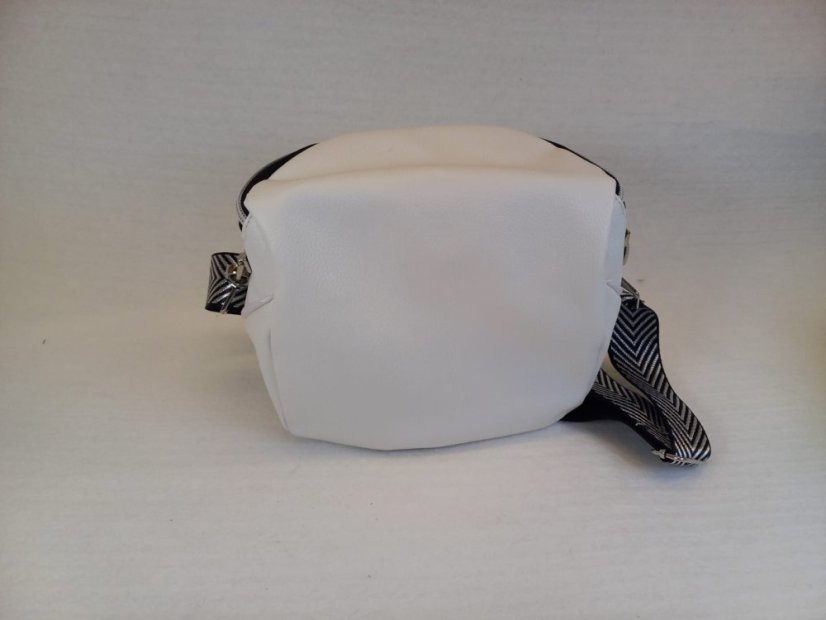 Kabelka "White Elegance" – čistá linie a moderní styl