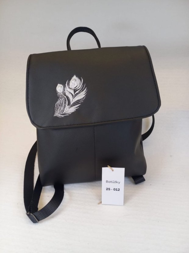 Batůžek "Elegant Feathers" – jednoduchý styl s jemnou výšivkou